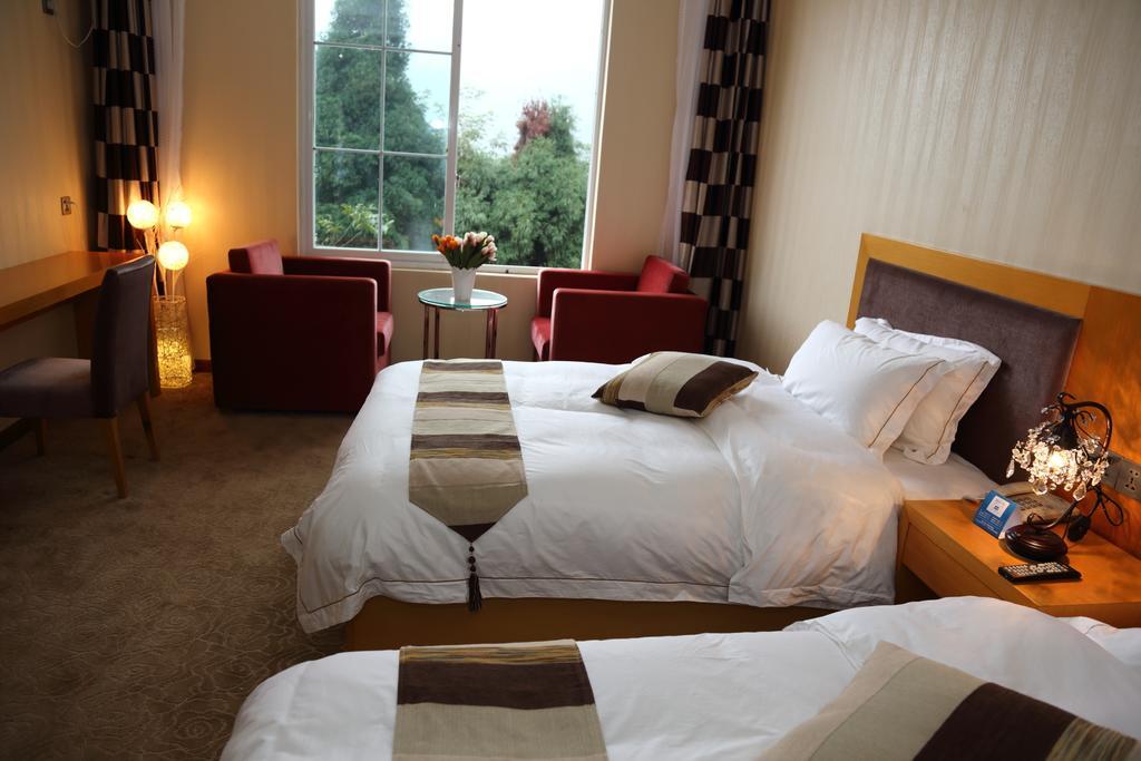 Panshan Tingquan Tuwo Holiday Resort Leshan Ruang foto