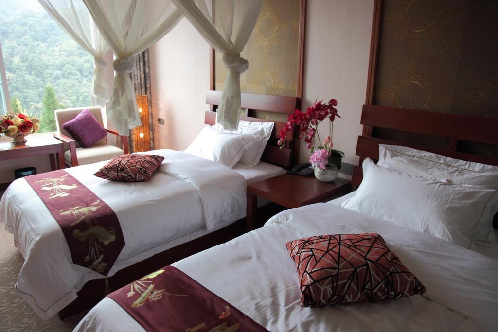 Panshan Tingquan Tuwo Holiday Resort Leshan Ruang foto
