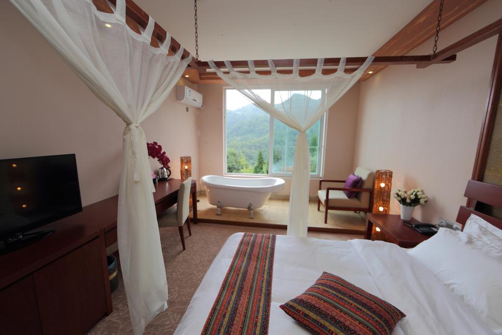 Panshan Tingquan Tuwo Holiday Resort Leshan Ruang foto