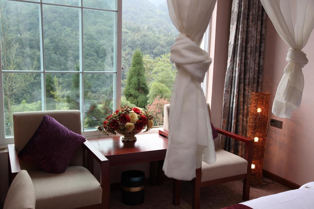Panshan Tingquan Tuwo Holiday Resort Leshan Ruang foto