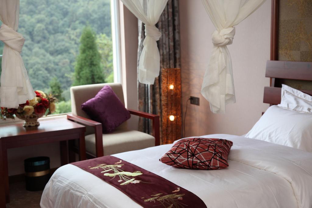 Panshan Tingquan Tuwo Holiday Resort Leshan Ruang foto